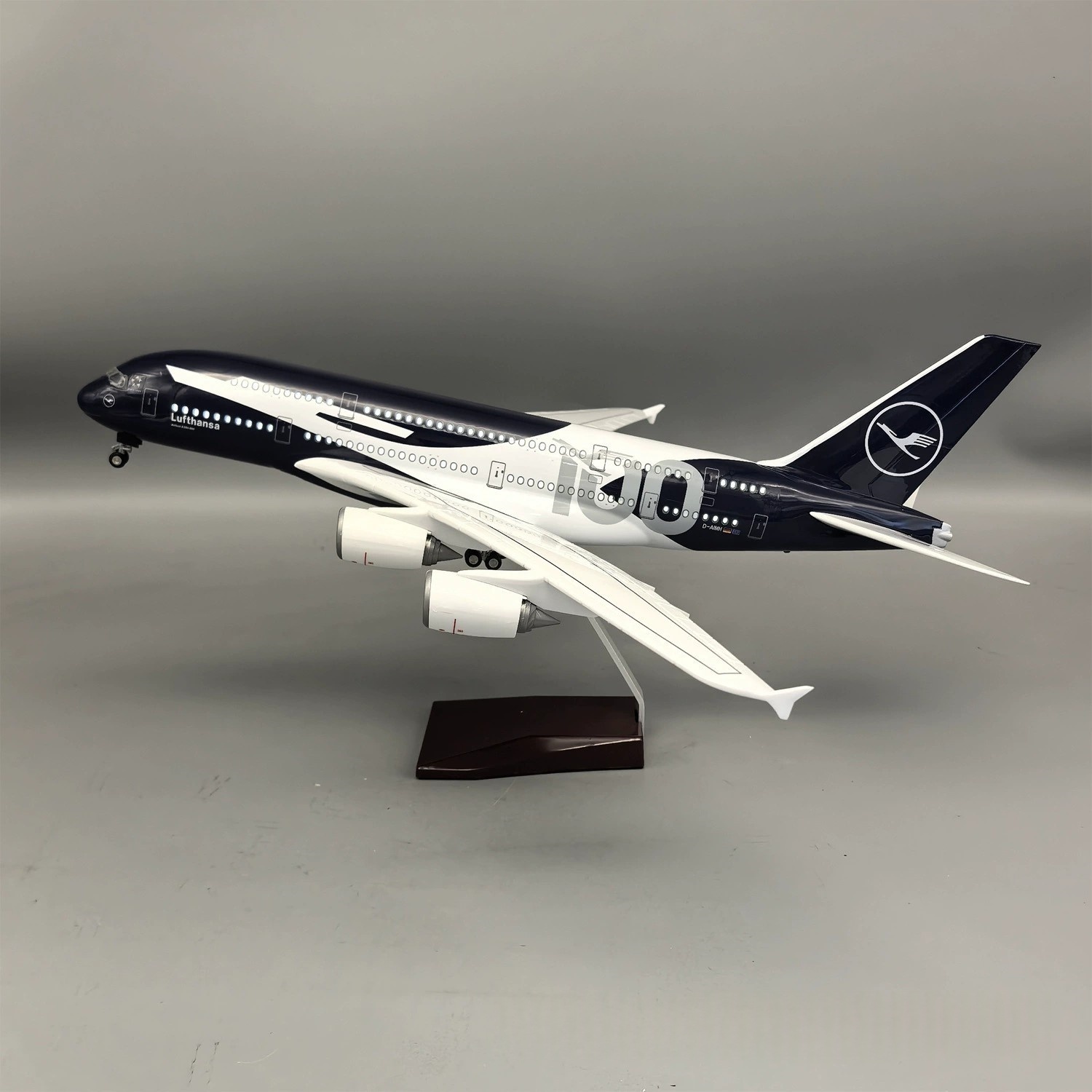 Party Games New Year - Новая коллекционная модель самолета Lufthansa A380